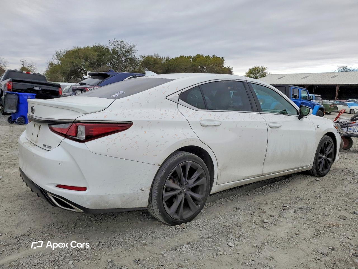 Lexus ES 2022