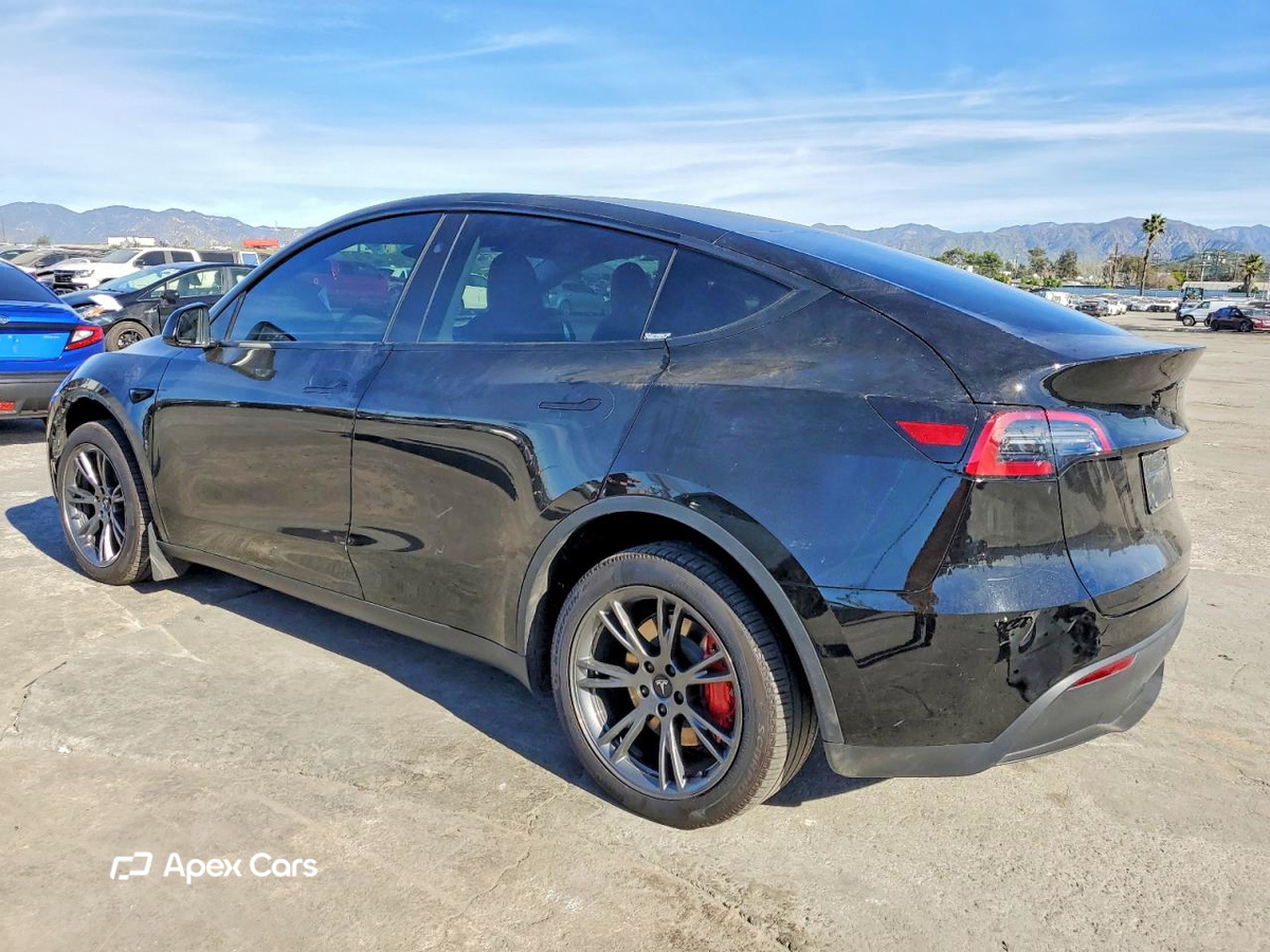 Tesla Model Y 2025