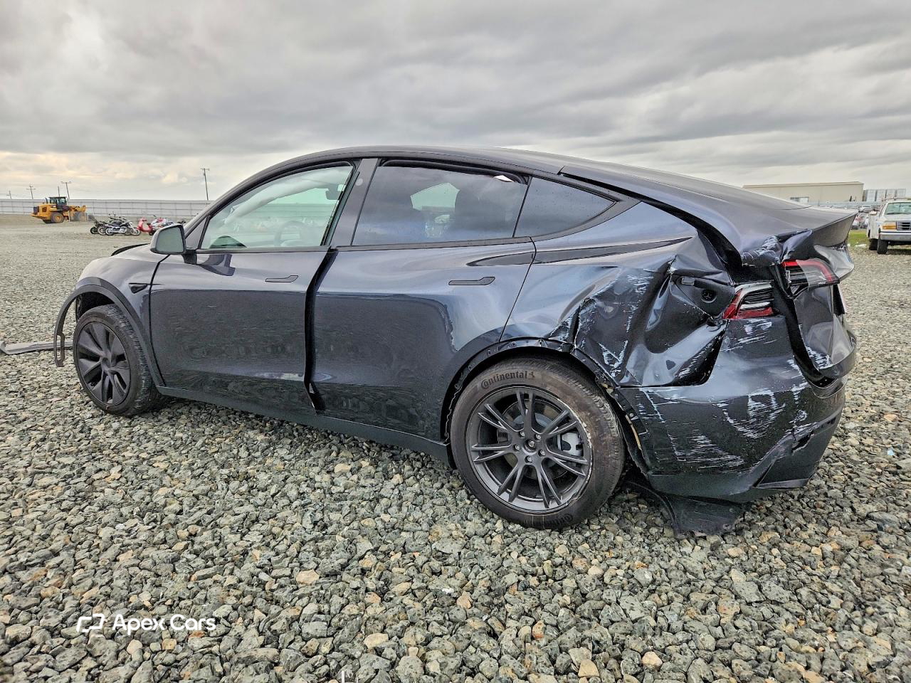 Tesla Model Y 2025