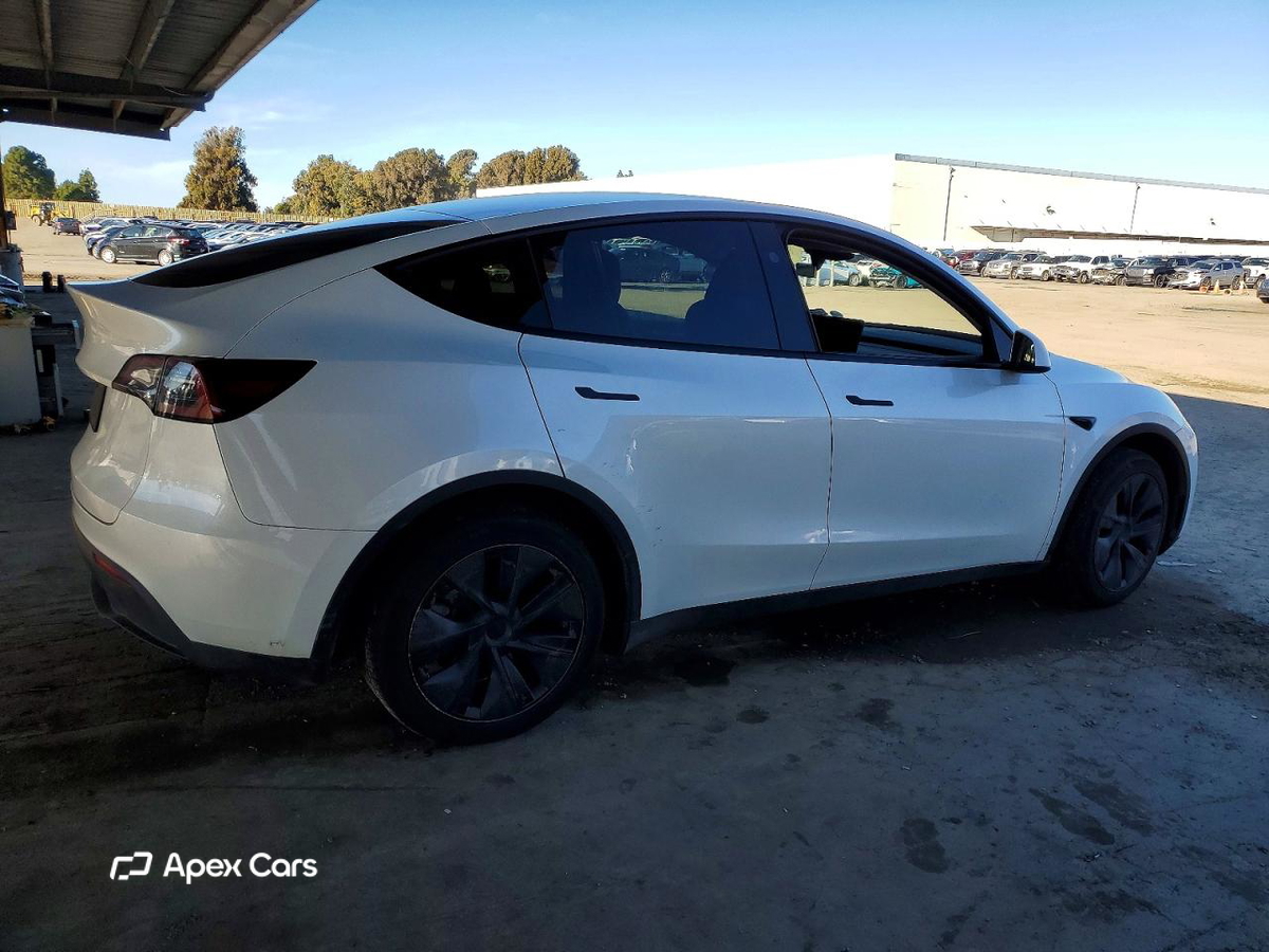 Tesla Model Y 2025