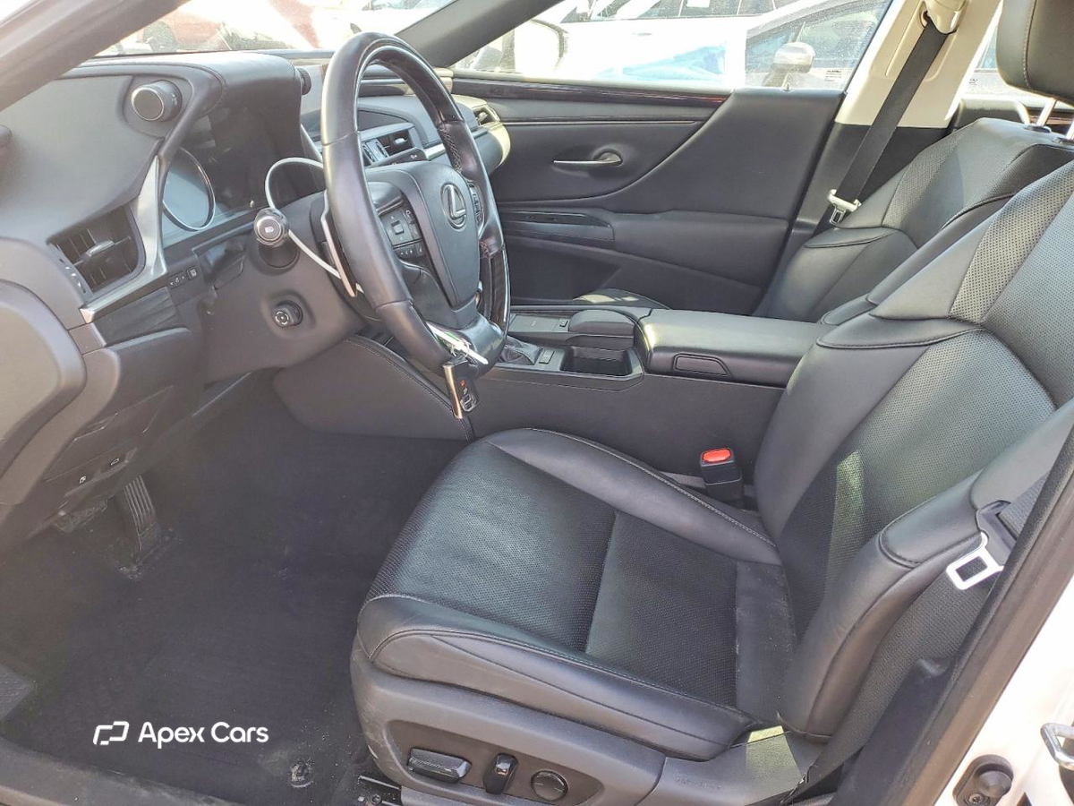 Lexus ES 2021