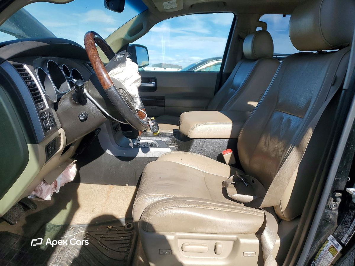 Toyota Sequoia 2010
