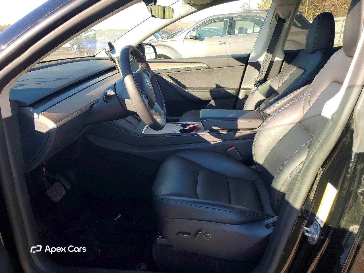 Tesla Model Y 2025