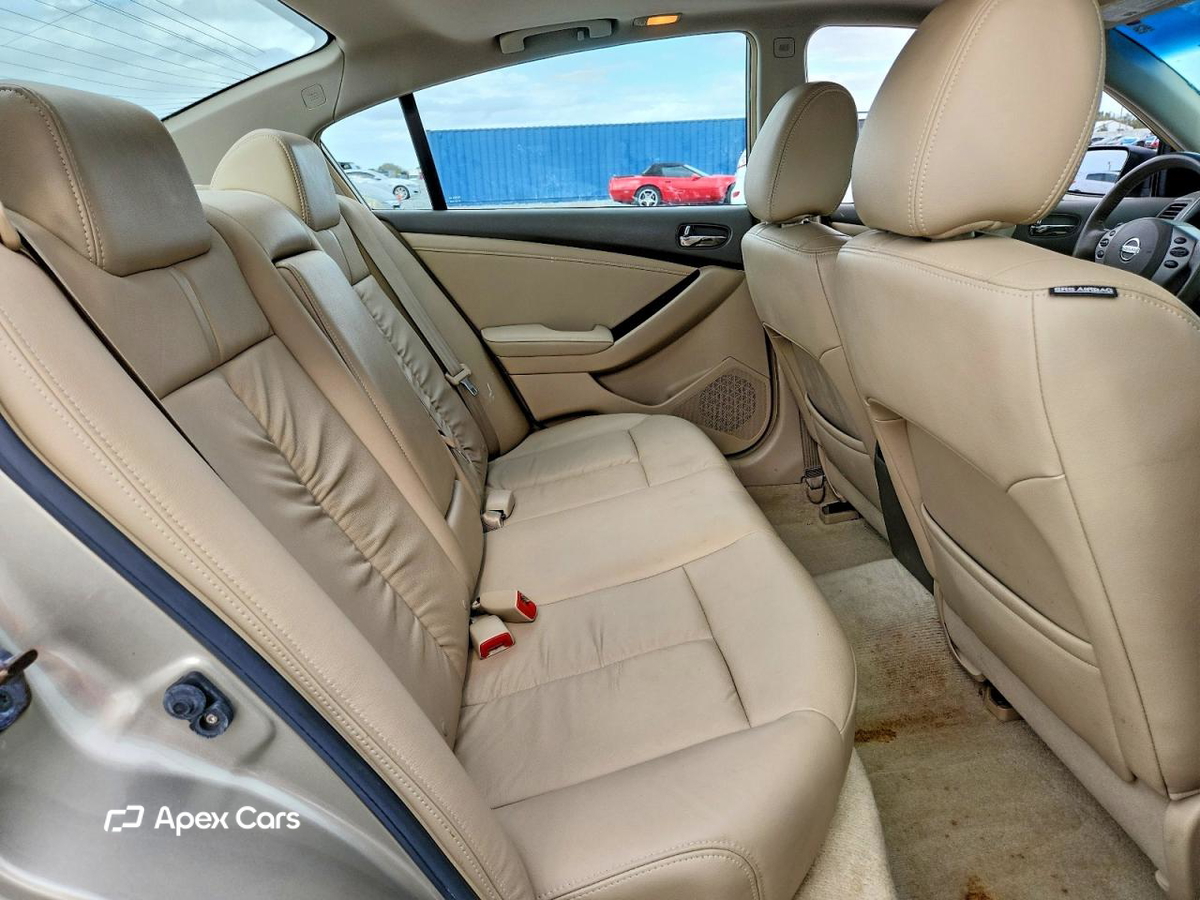 Nissan Altima 2010