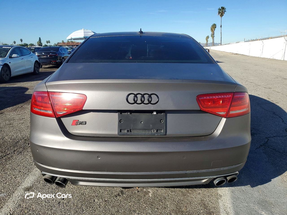 Audi S8 2013