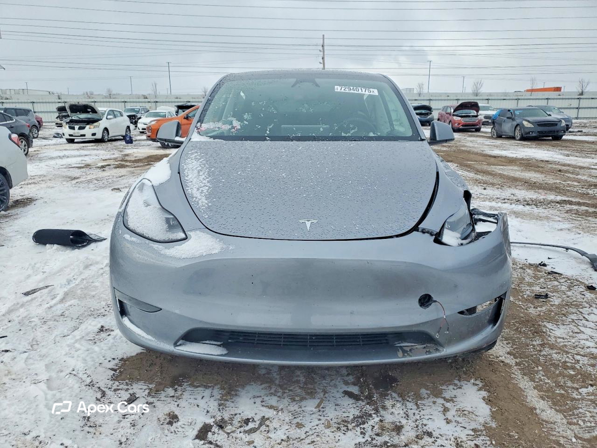 Tesla Model Y 2024