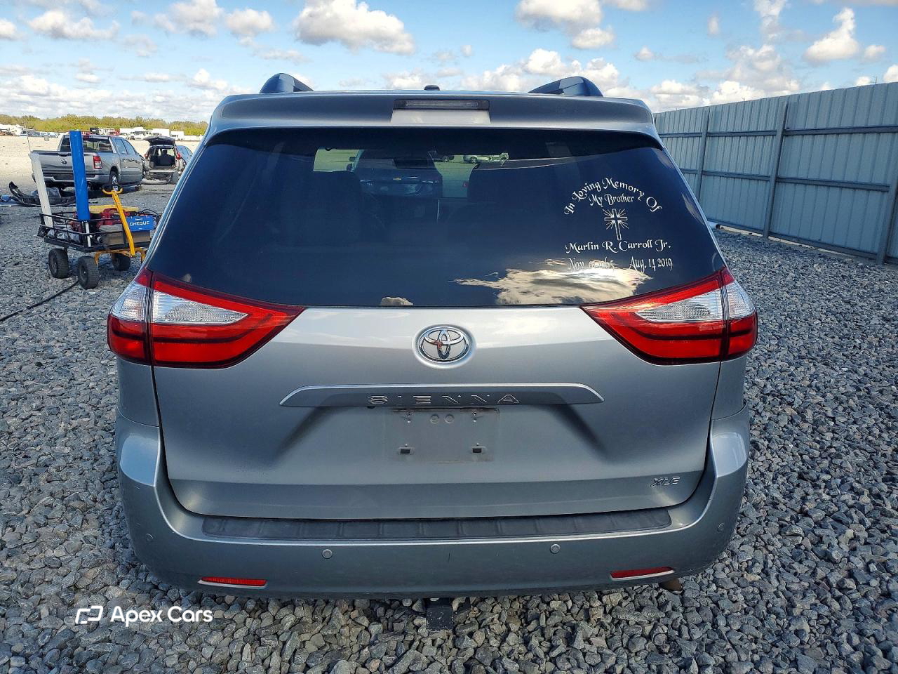 Toyota Sienna 2016