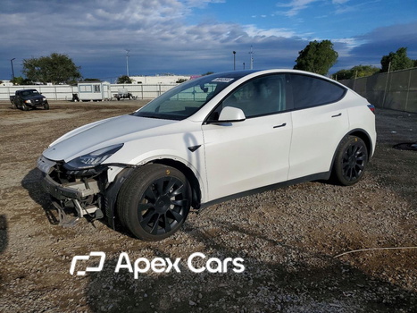 Tesla Model Y 2021 - Image 1 of 15