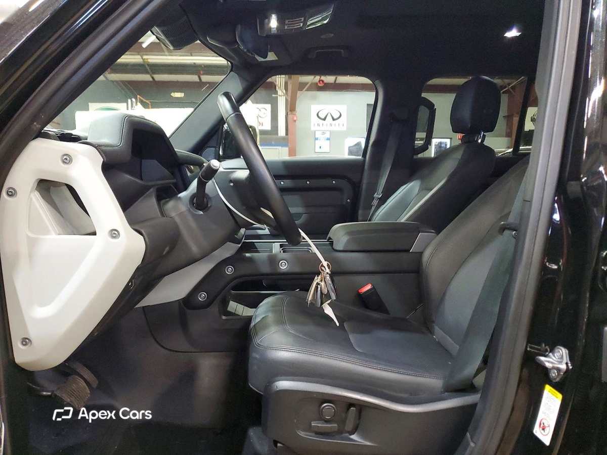 Land Rover Defender 2024