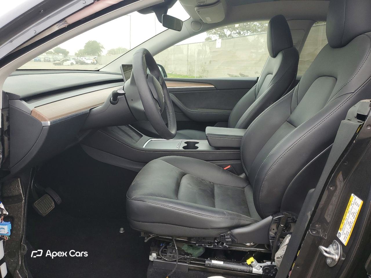 Tesla Model Y 2025