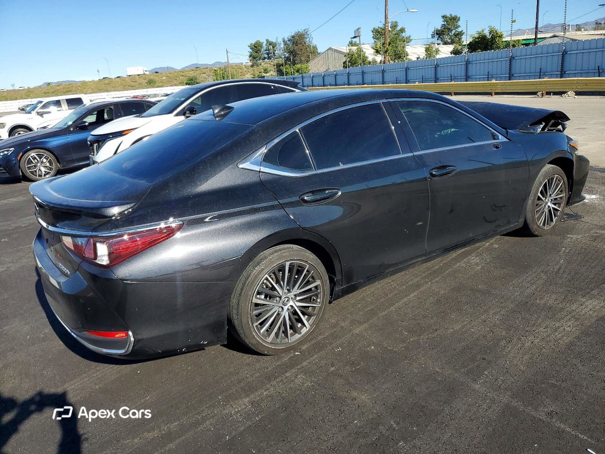 Lexus ES 2025