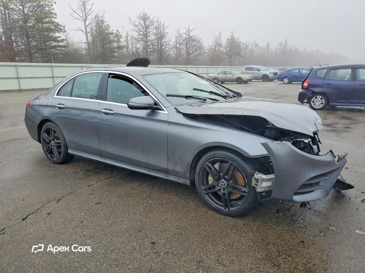 Mercedes-Benz  2018
