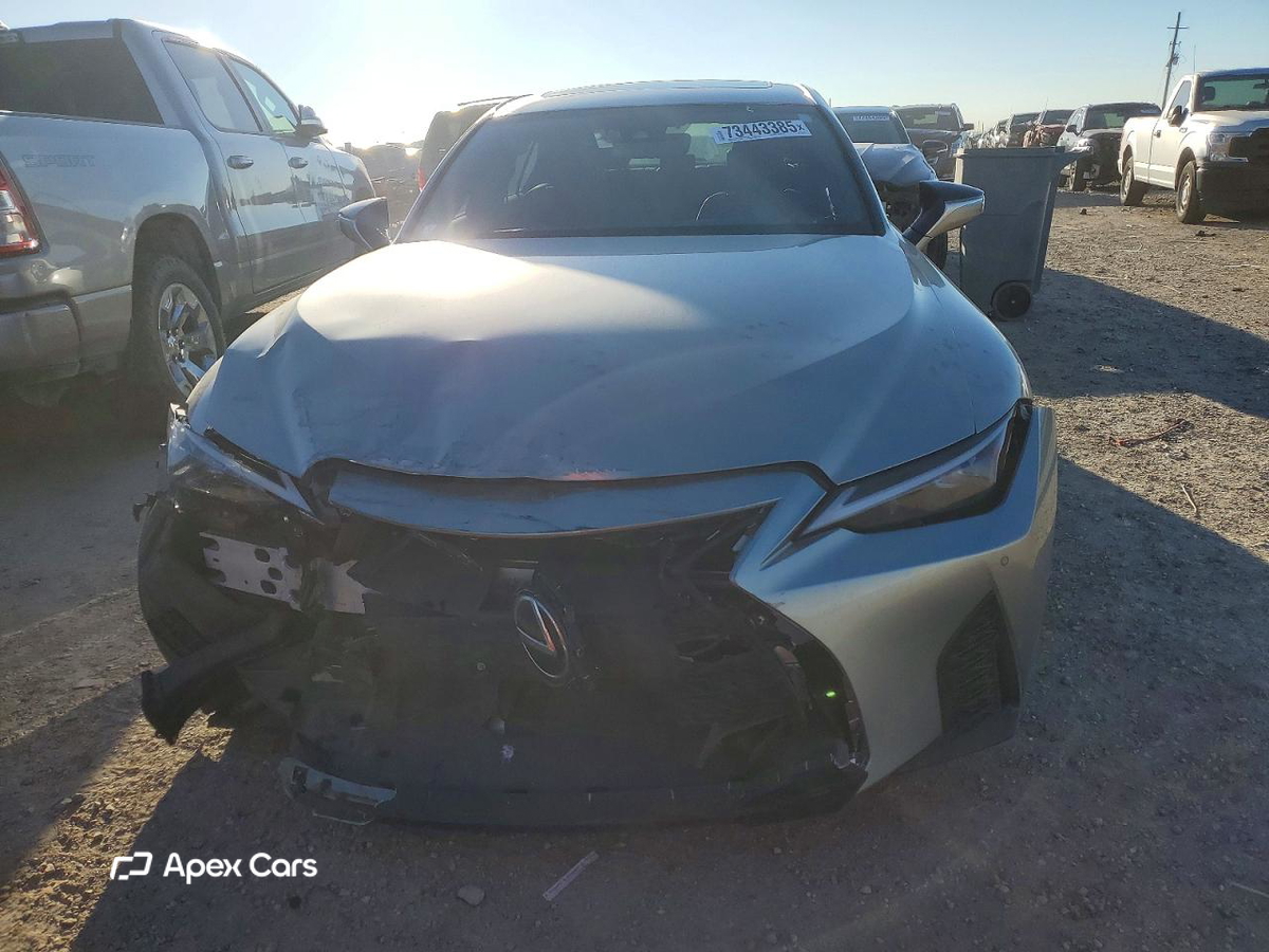 Lexus IS 2023