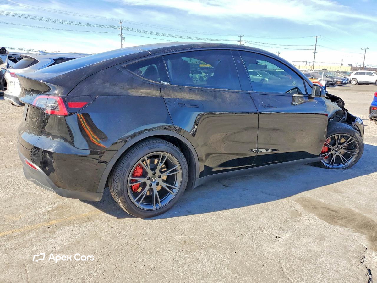 Tesla Model Y 2025