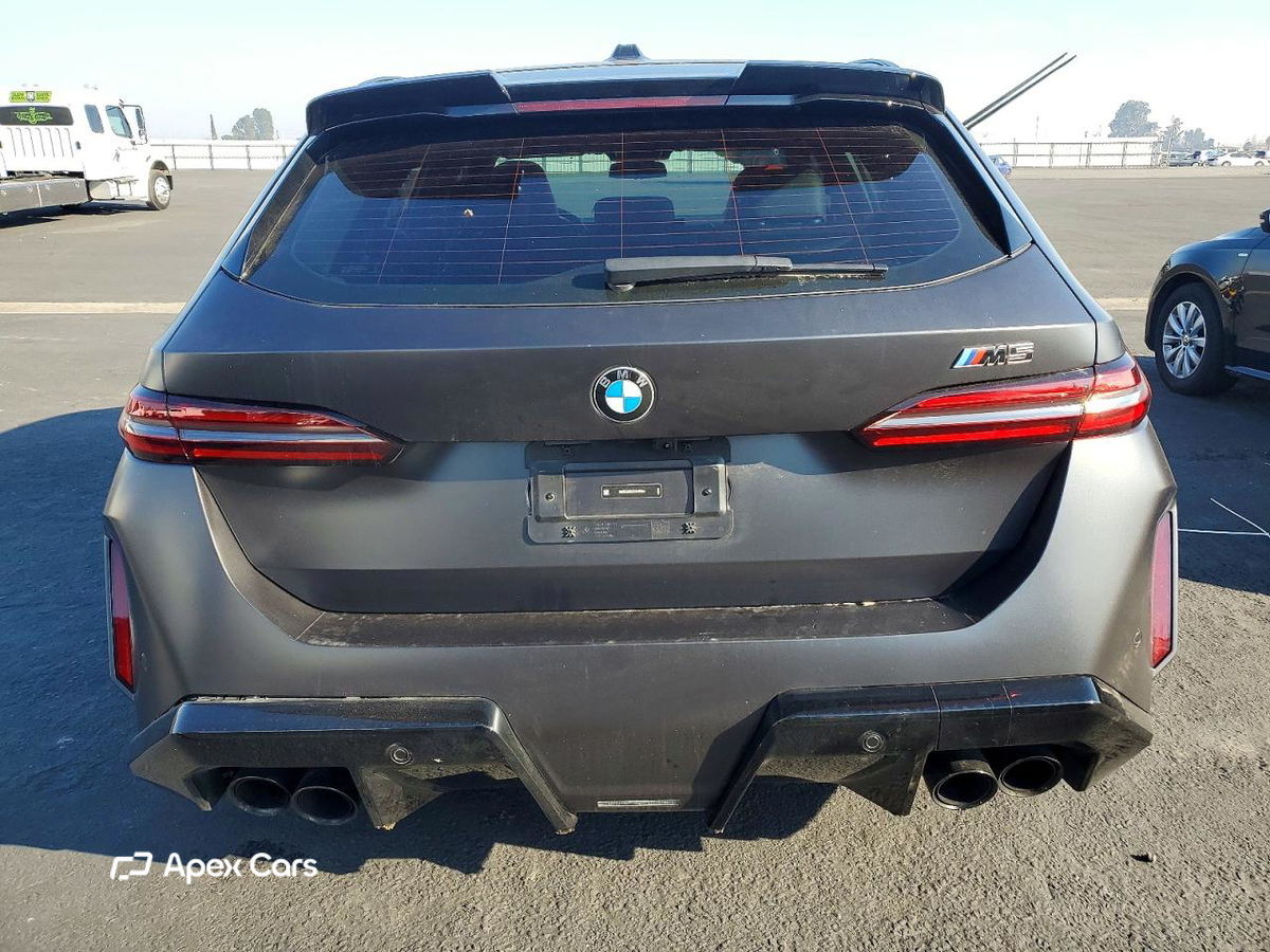 BMW M5 2025