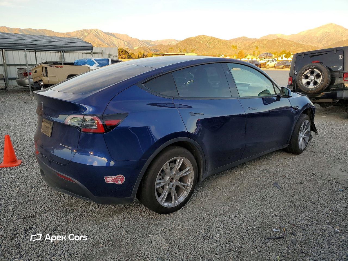 Tesla Model Y 2024