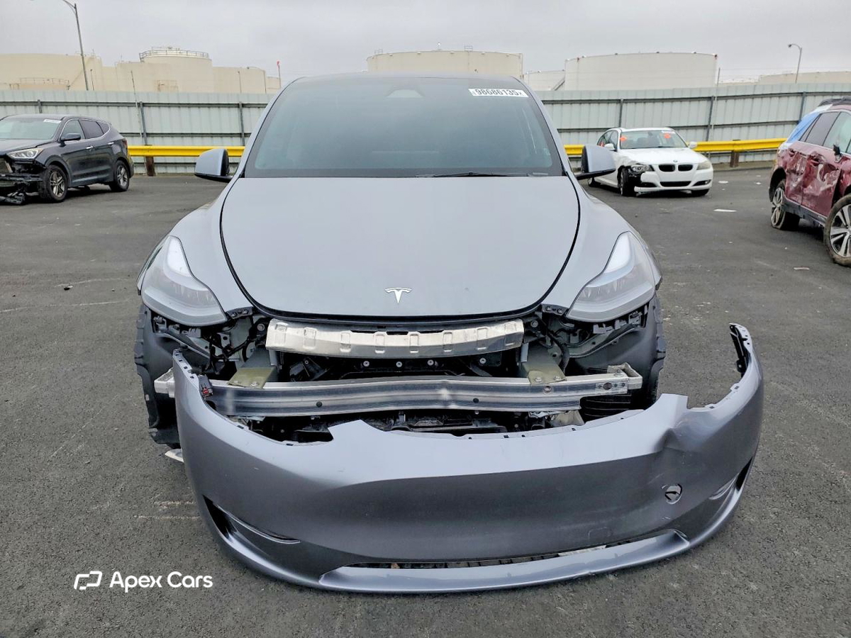 Tesla Model Y 2025