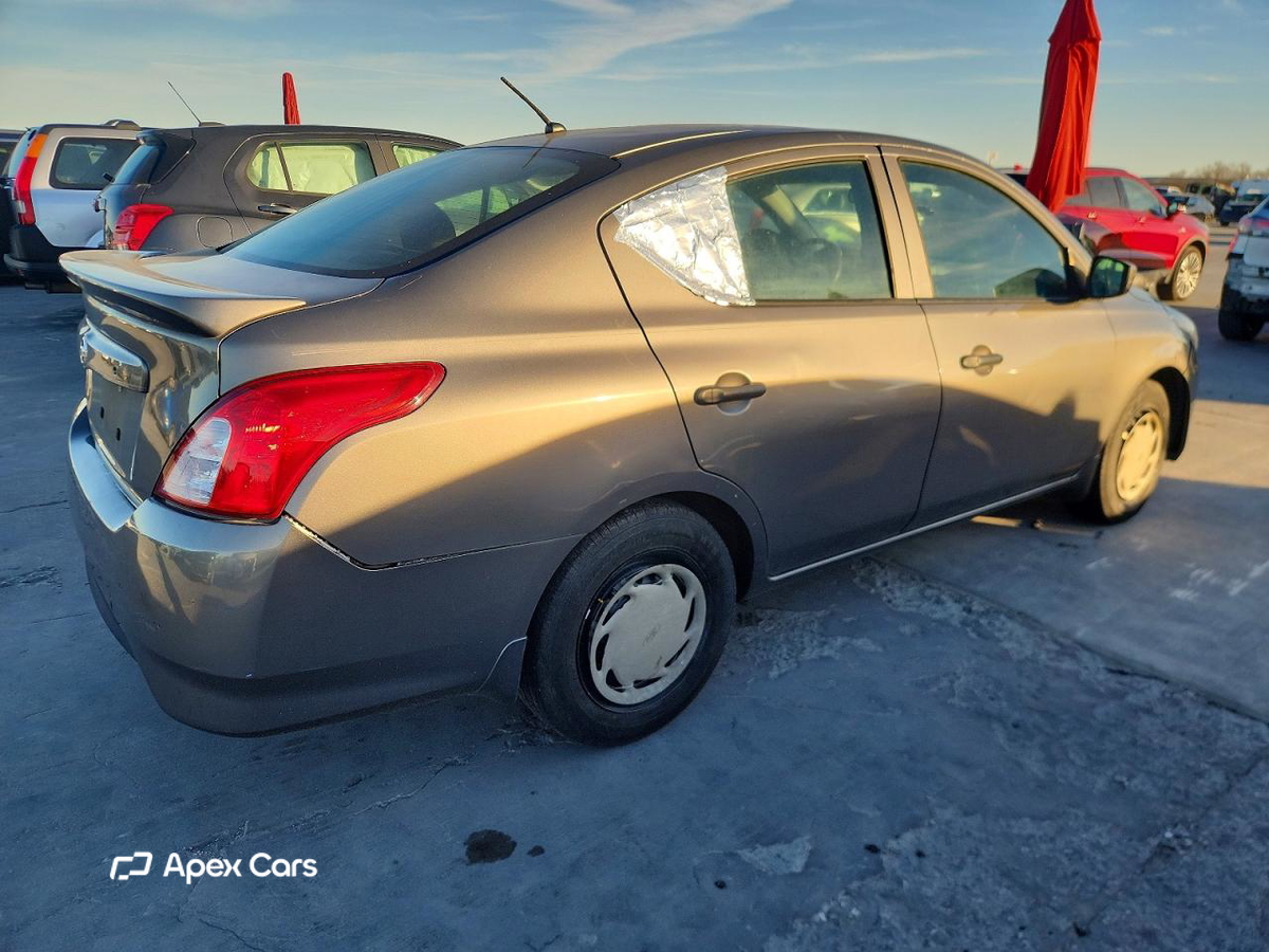 Nissan Versa 2016