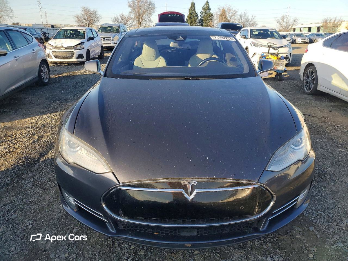 Tesla Model S 2015