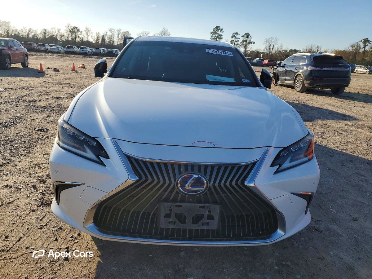 Lexus ES 2019