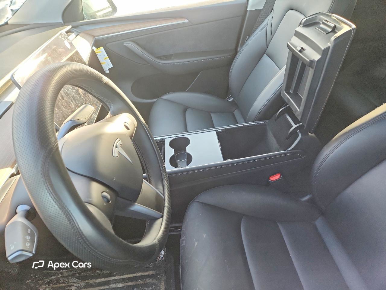 Tesla Model Y 2025