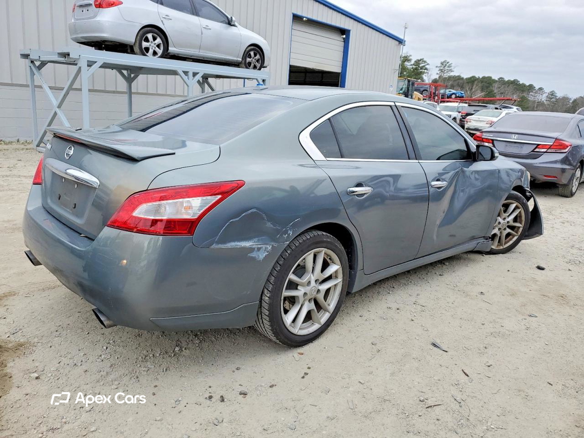 Nissan Maxima 2010