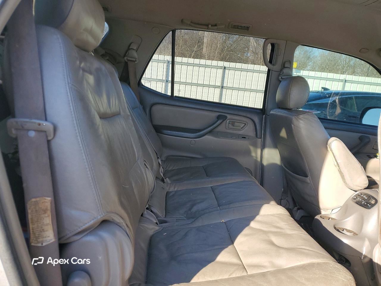 Toyota Sequoia 2005