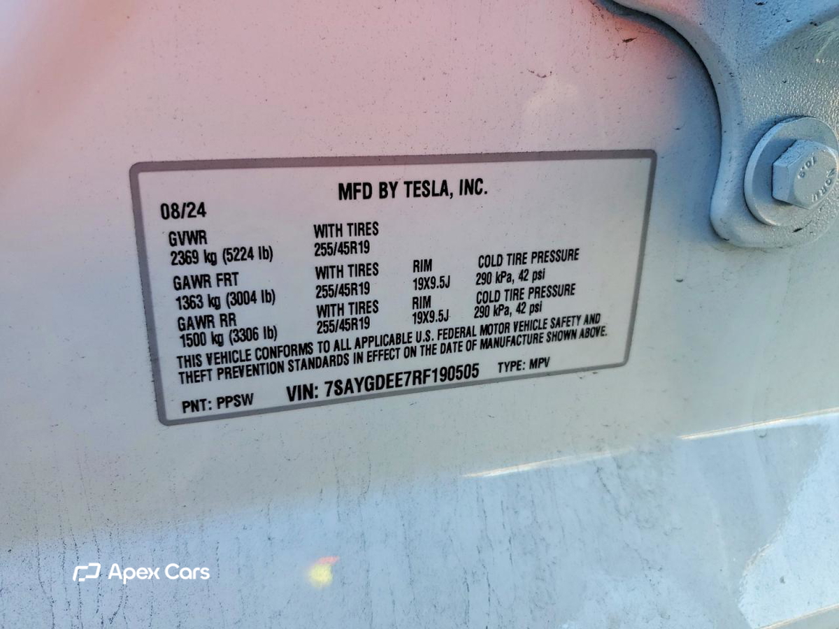 Tesla Model Y 2024