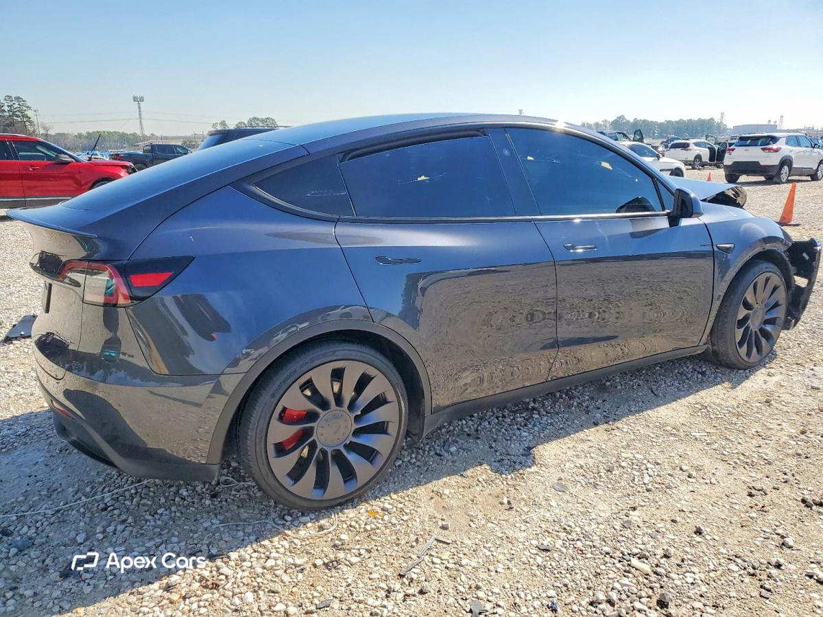 Tesla Model Y 2025