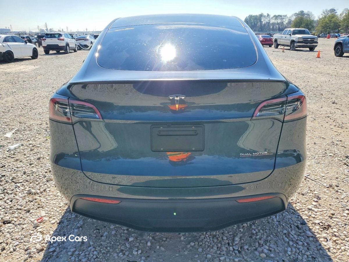 Tesla Model Y 2025