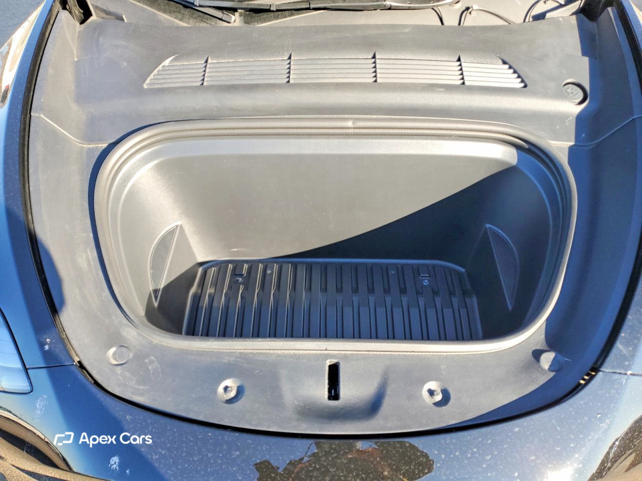 Tesla Model Y 2025