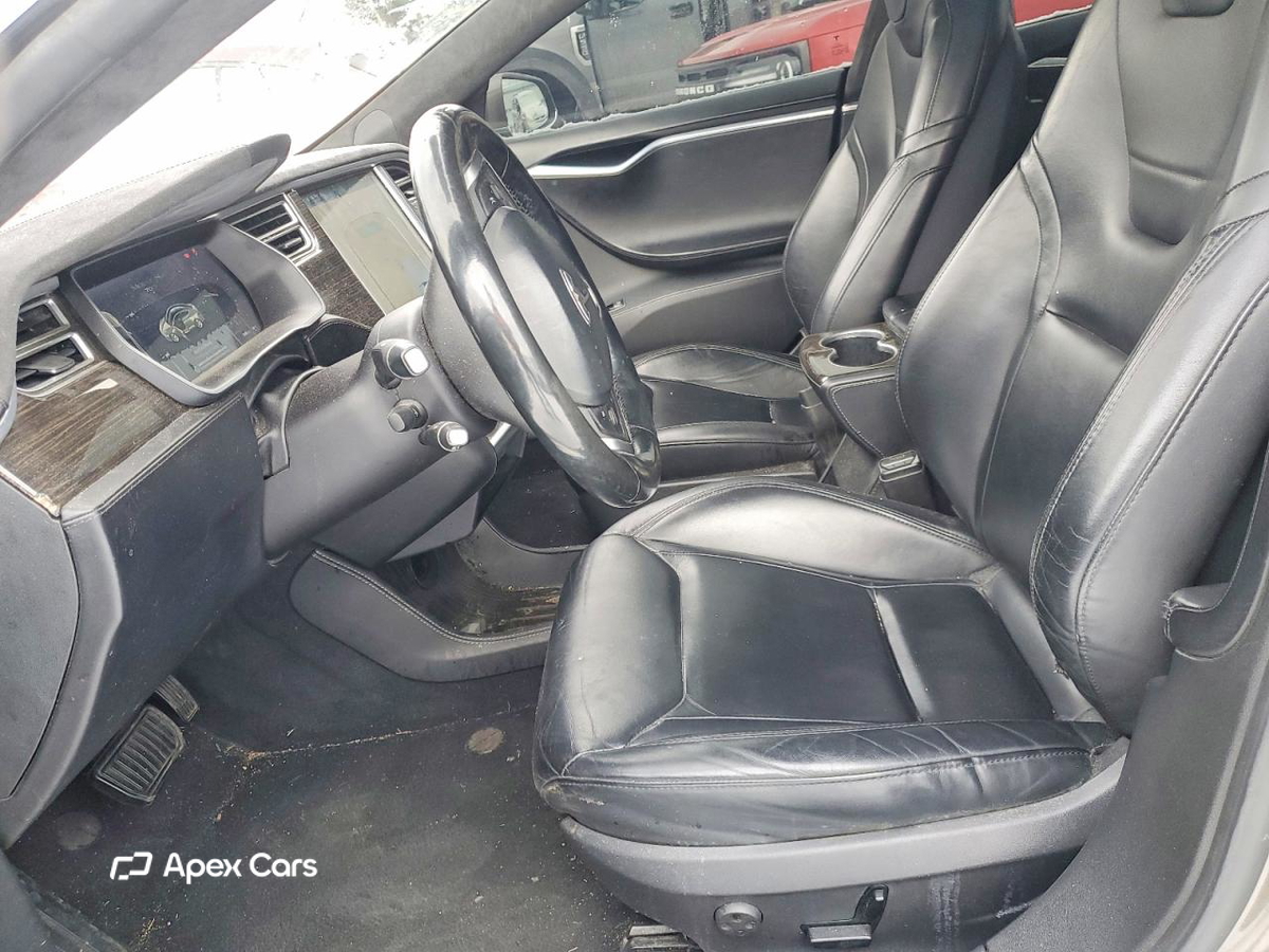 Tesla Model S 2015