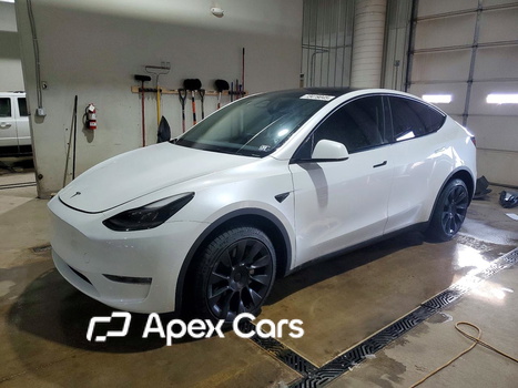 Tesla Model Y 2023 - Image 1 of 5