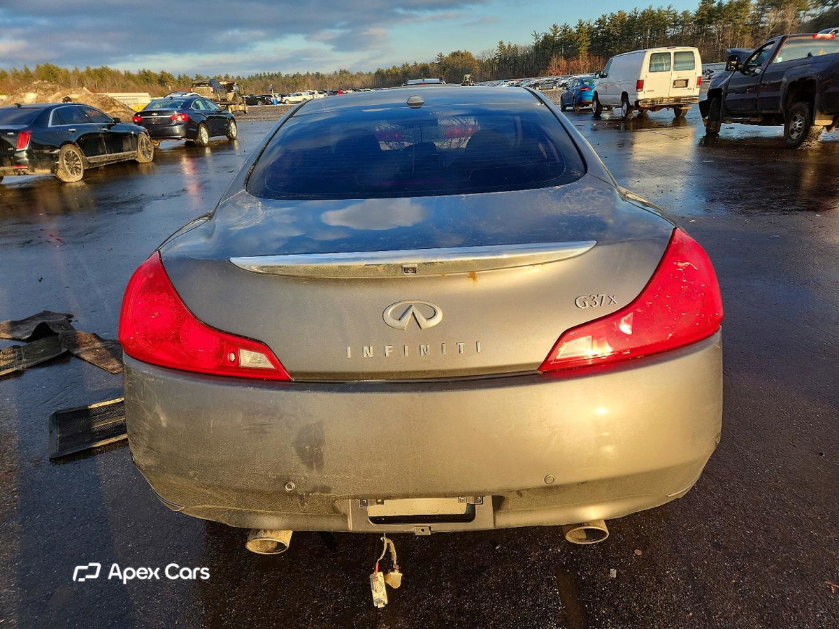 Infiniti G 2011