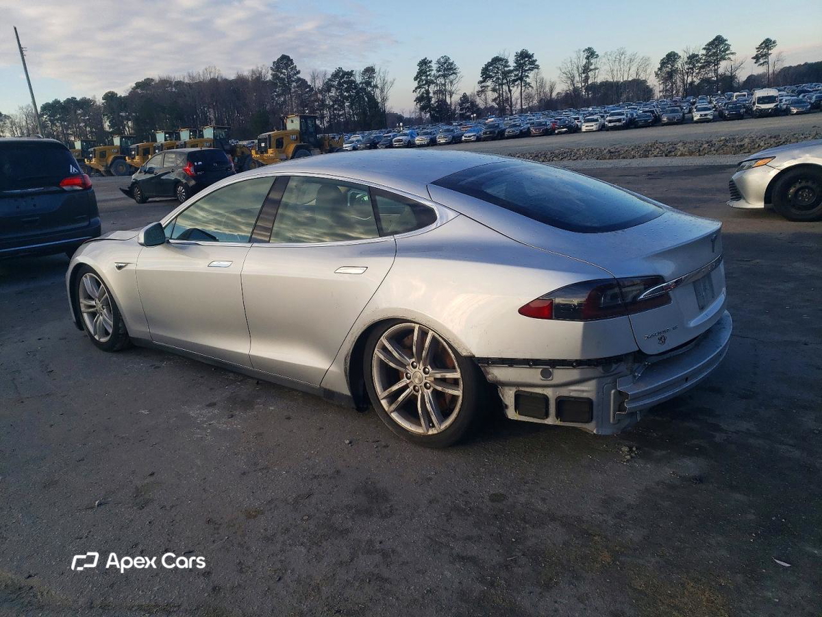 Tesla Model S 2015