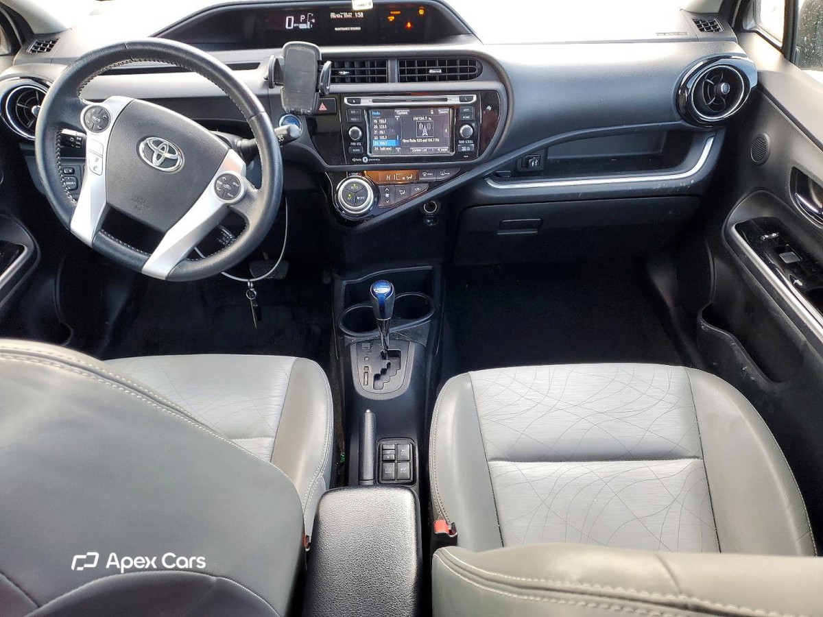 Toyota Prius c 2015