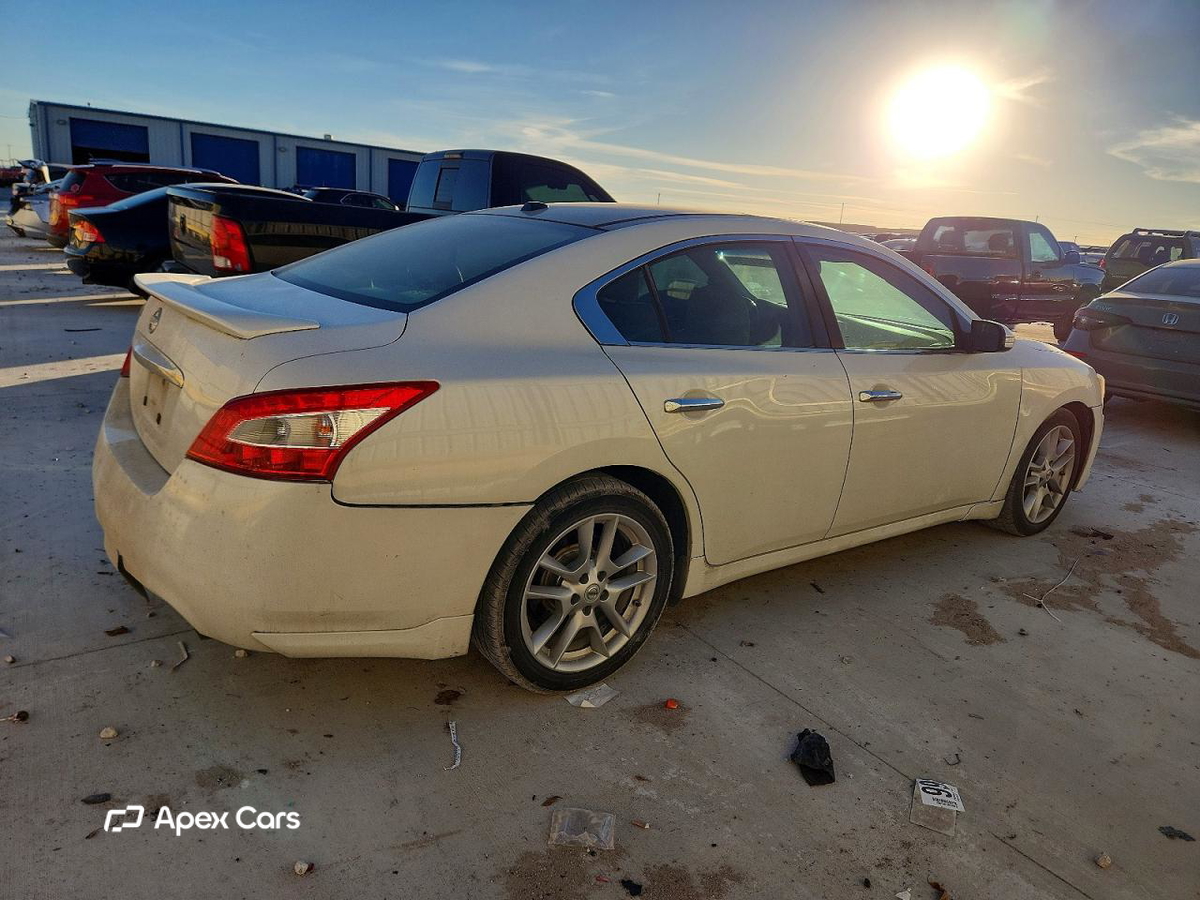 Nissan Maxima 2011