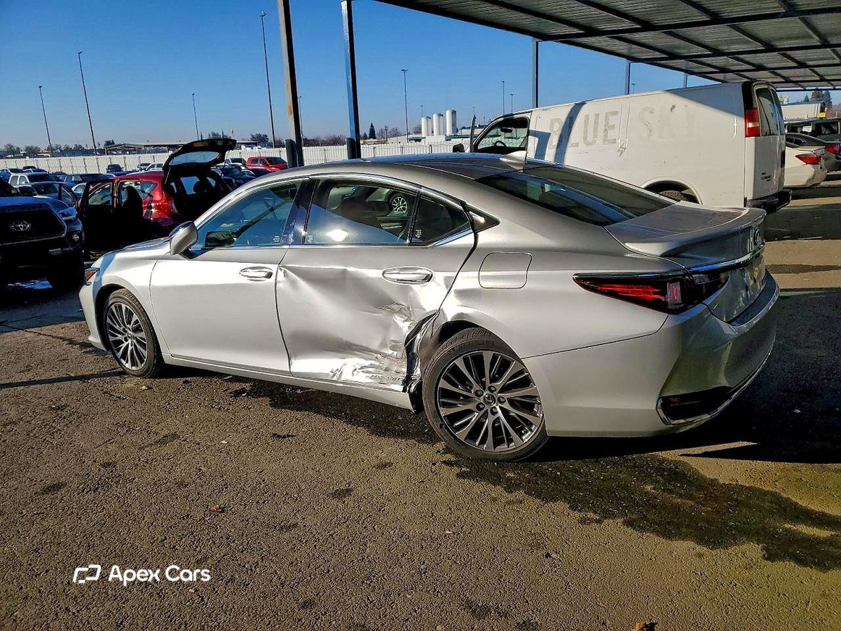Lexus ES 2019