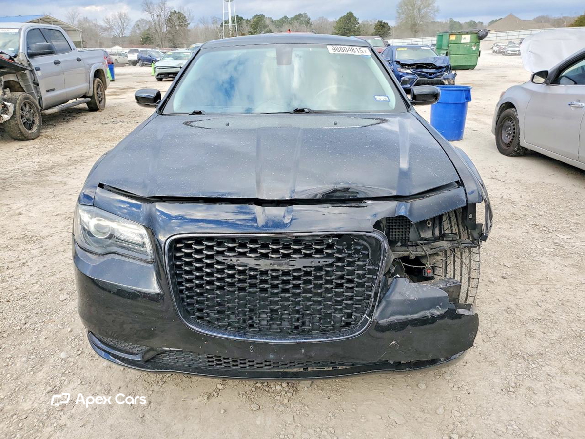 Chrysler 300 2021