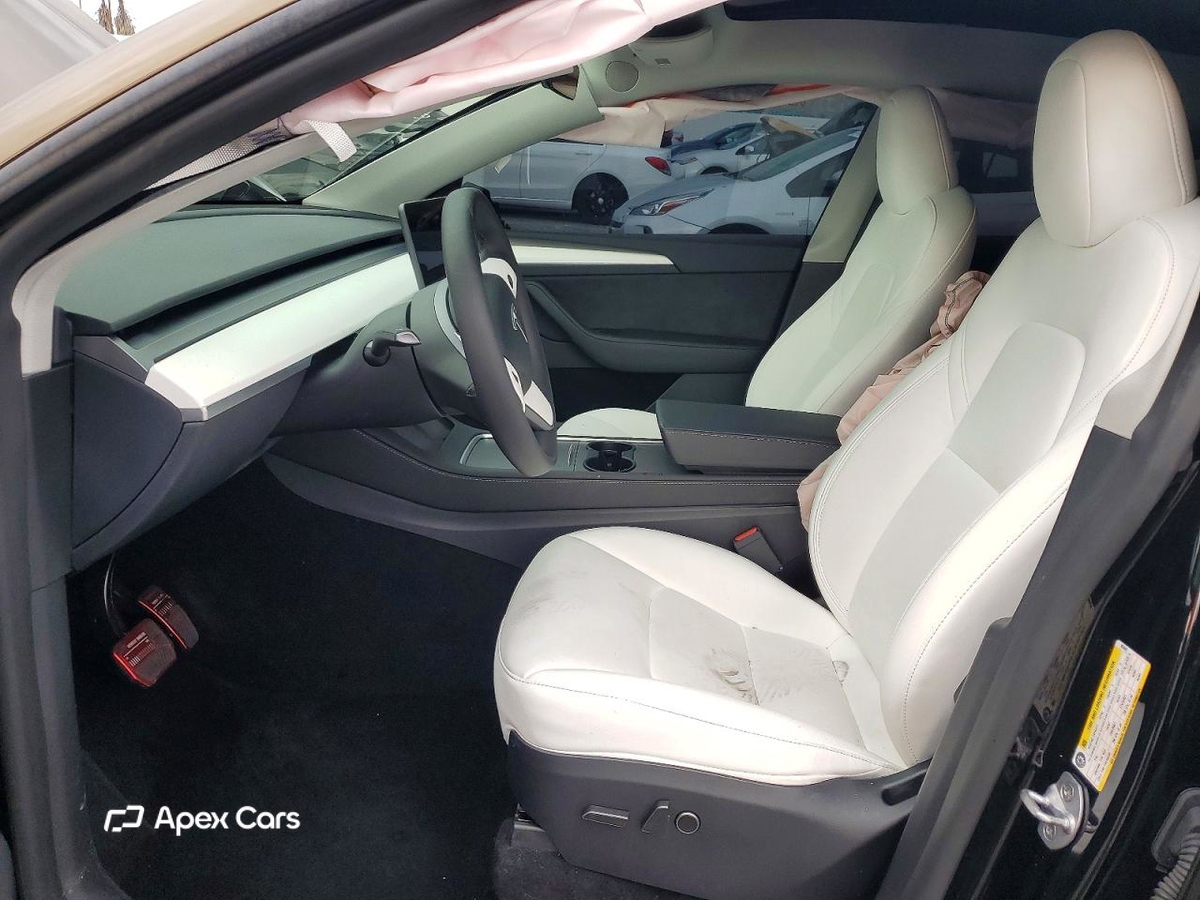 Tesla Model Y 2025