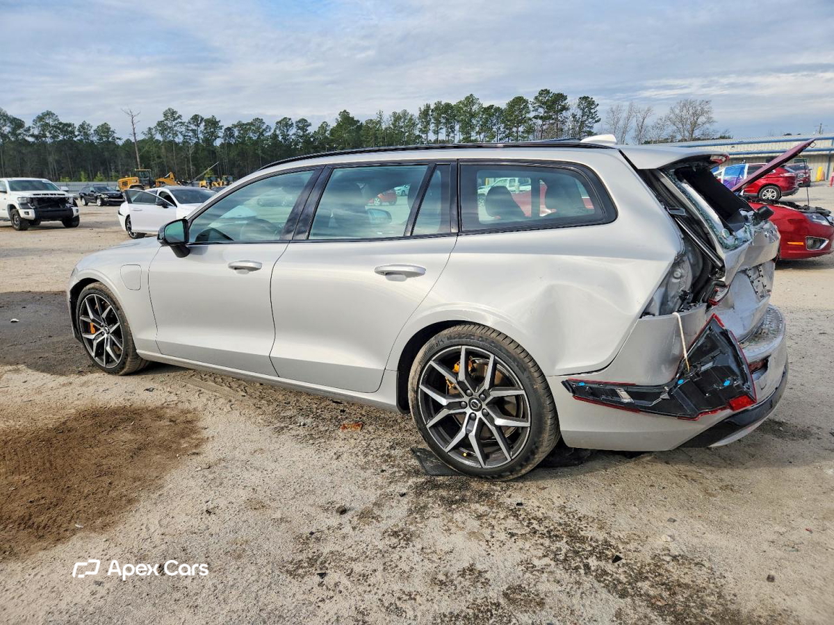Volvo V60 2025
