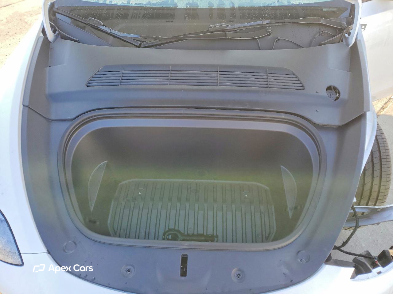 Tesla Model Y 2025