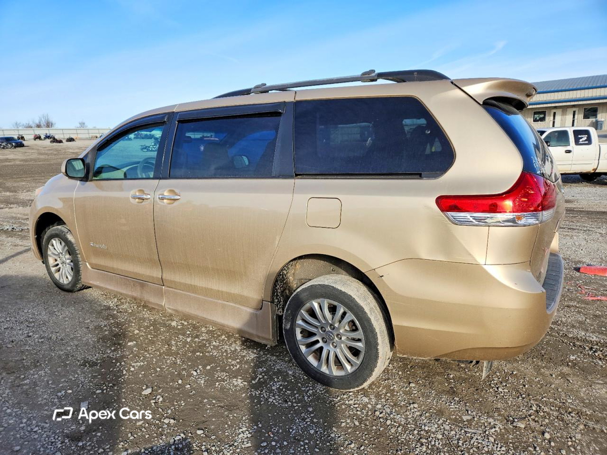 Toyota Sienna 2011