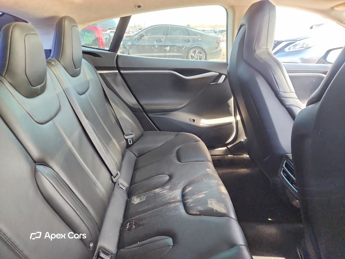 Tesla Model S 2015