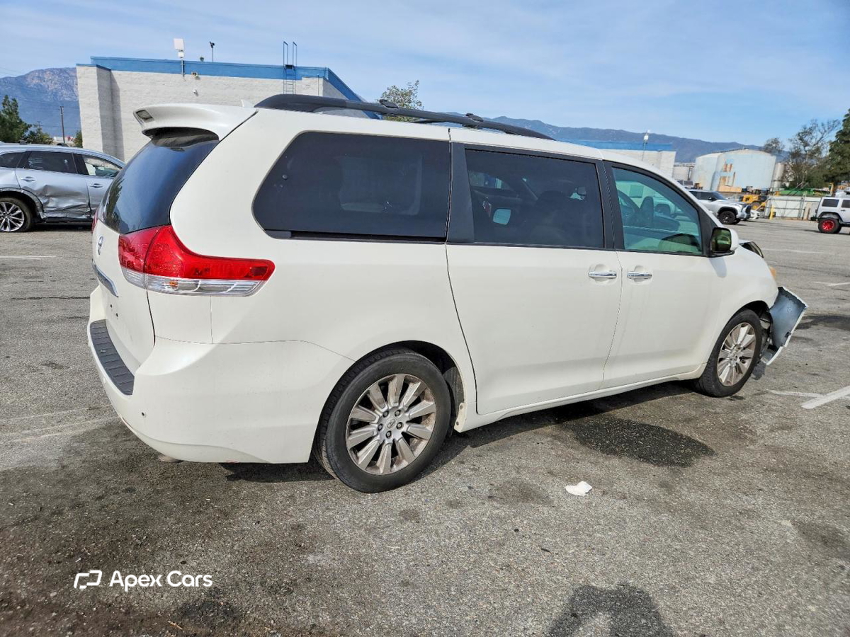 Toyota Sienna 2011
