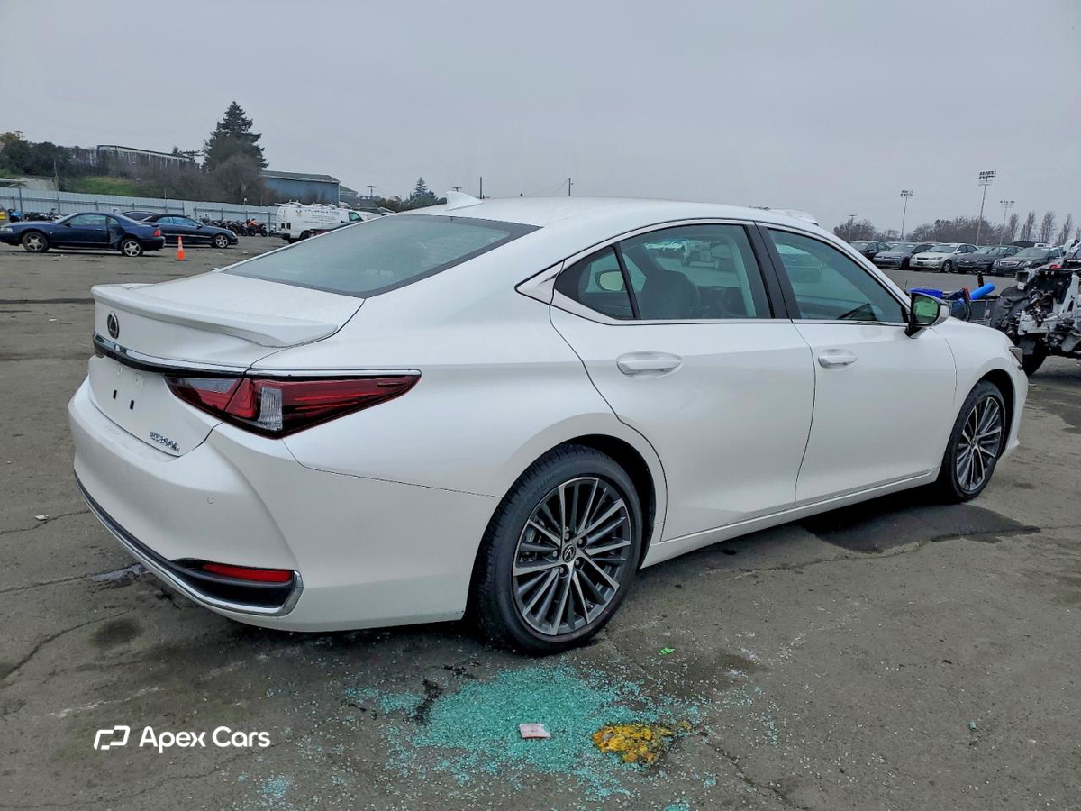 Lexus ES 2025