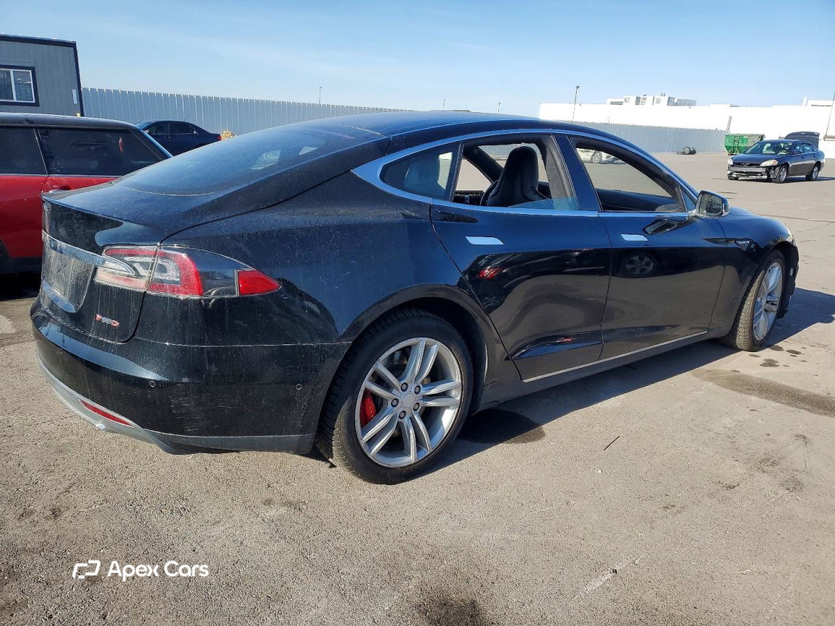 Tesla Model S 2015