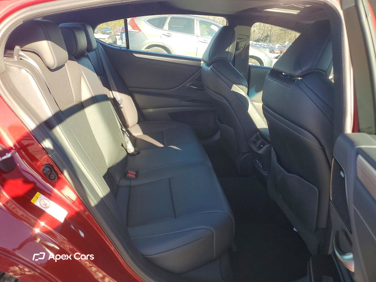 Lexus ES 2019