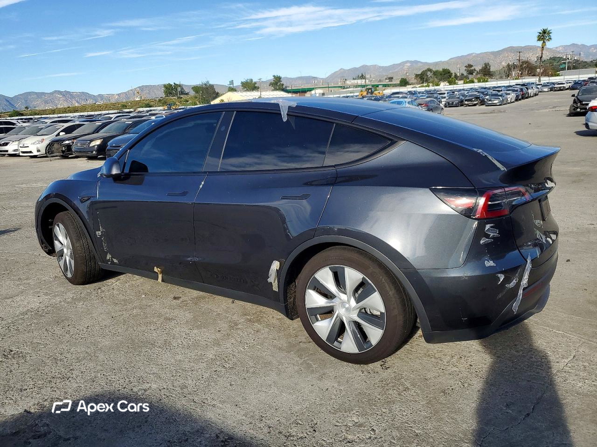 Tesla Model Y 2024