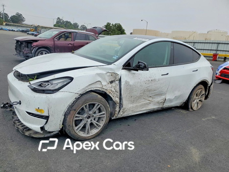 Tesla Model Y 2021 - Image 1 of 13